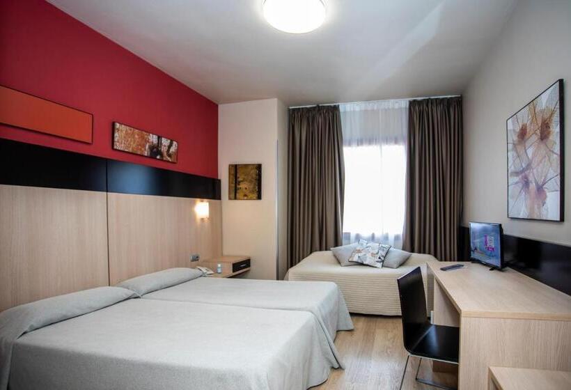 هتل Ciudad De Ejea