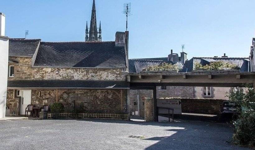 Отель Du Cheval Blanc