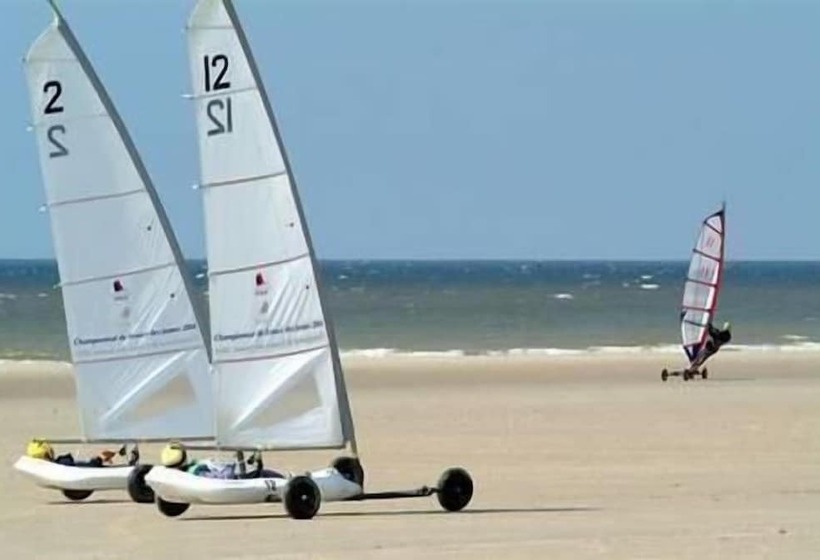 Отель Du Cheval Blanc