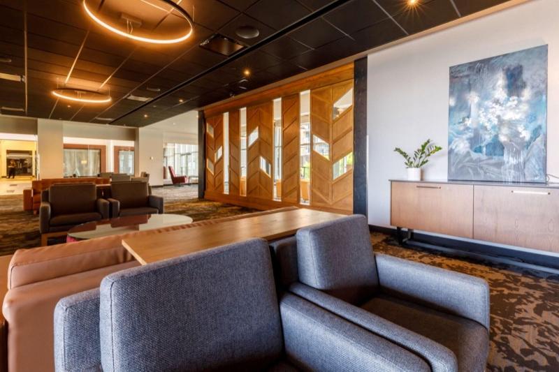 فندق Four Points By Sheraton Levis Convention Centre
