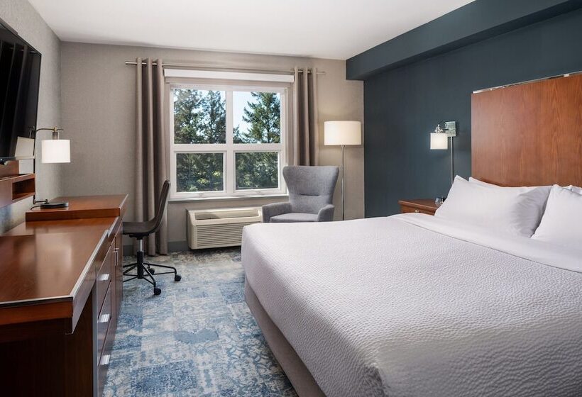 Отель Four Points By Sheraton Victoria Gateway