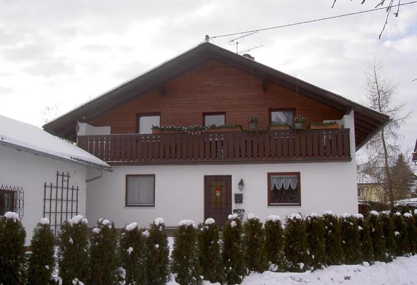 ホテル Gästehäuser Anni Ehrndorfer