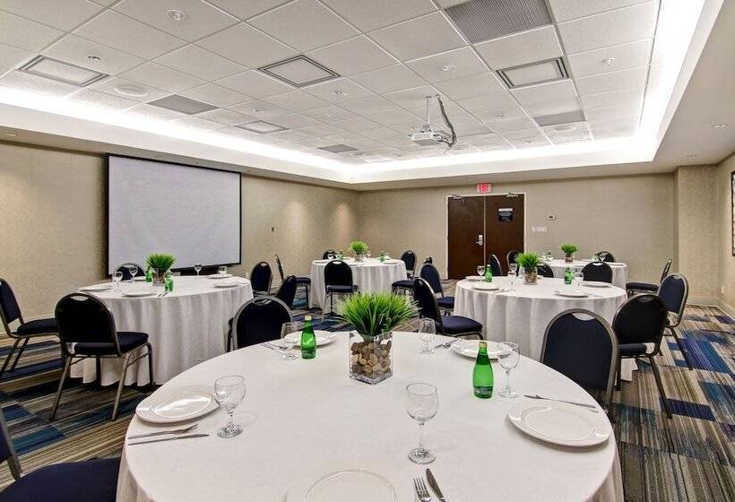 Hotel Holiday Inn Express  & Suites Toronto  Markham