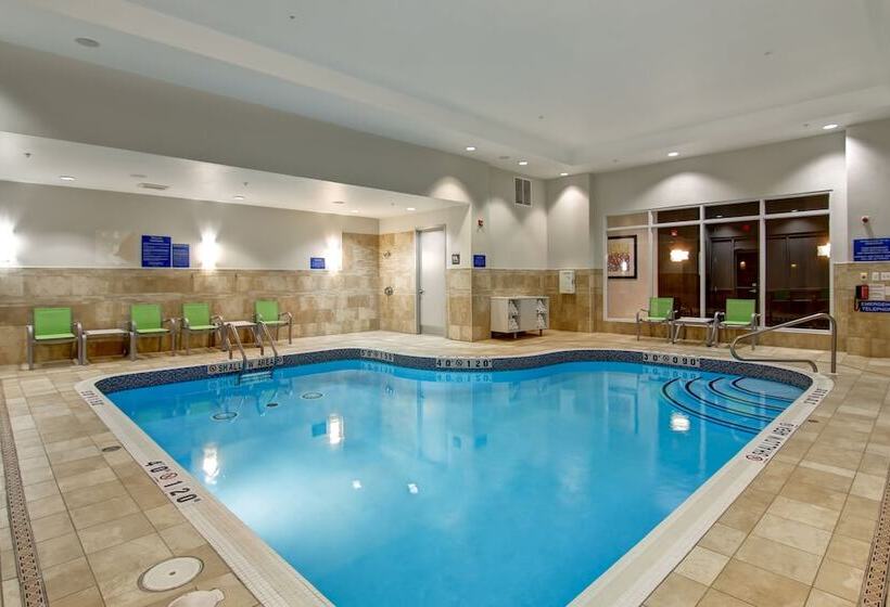 Hotel Holiday Inn Express  & Suites Toronto  Markham