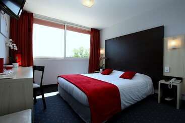 هتل Hôtel Le Clos Roussillon