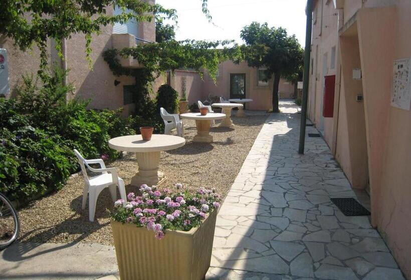 Отель La Reserve