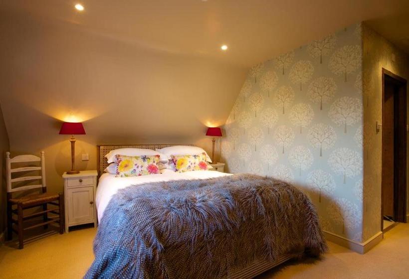 Отель Pear Tree Inn Whitley