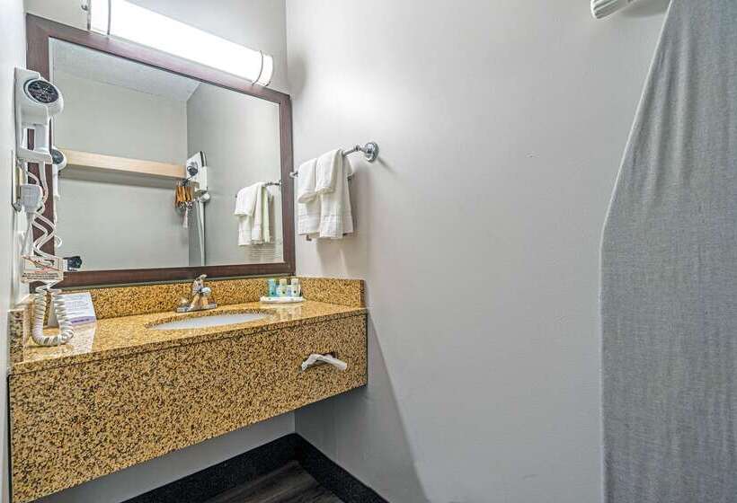 فندق Quality Inn Halifax Airport