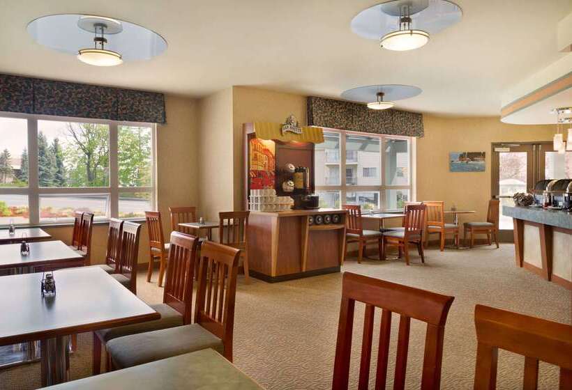 בית מלון כפרי Ramada By Wyndham Nanaimo