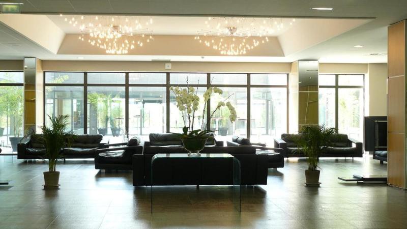 هتل Residhome Suites Paris Sénart