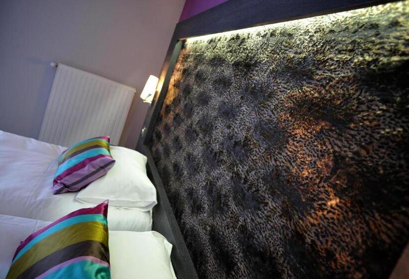 Отель The Originals Boutique, Hôtel Le Lion D'or, Fougères Ouest