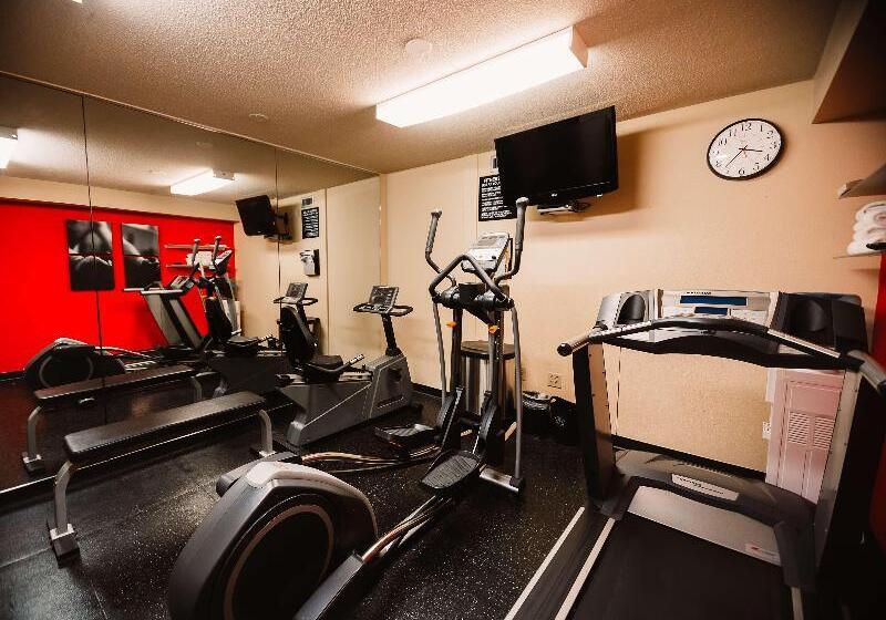 هتل Travelodge Suites By Wyndham Regina   Eastgate Bay