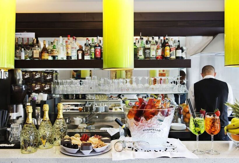 Fotos del hotel Twentyone:  26