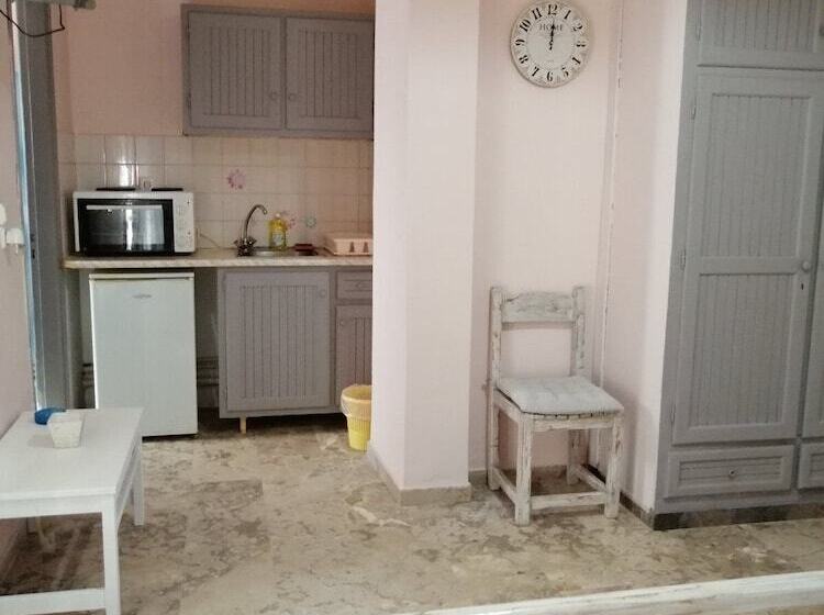 هتل Eugenia Studios