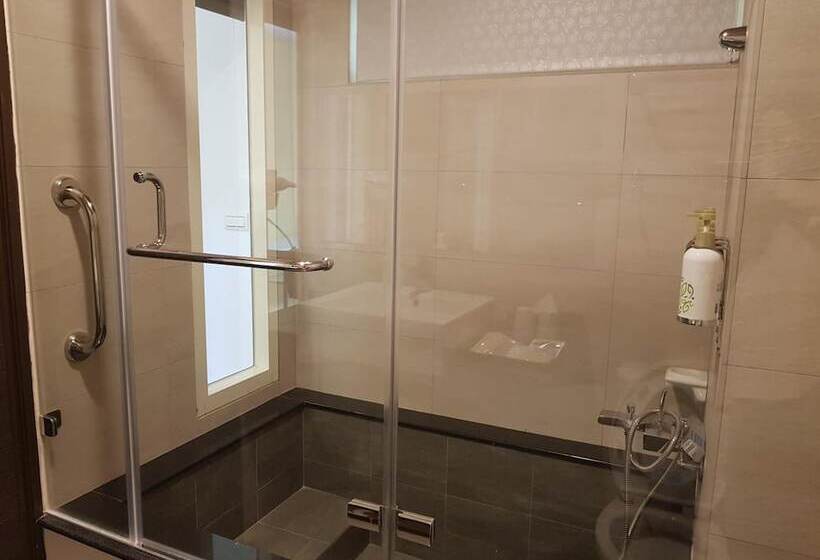 هتل Moonshine B&b