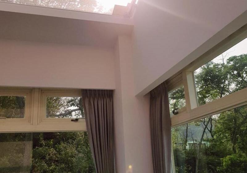 هتل Moonshine B&b