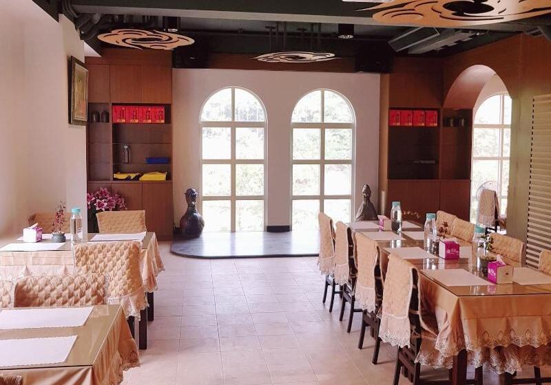 هتل Moonshine B&b