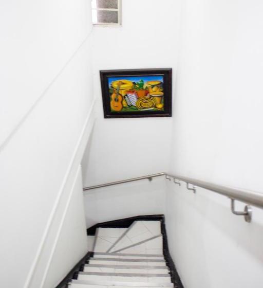 هتل کپسول Punto 100