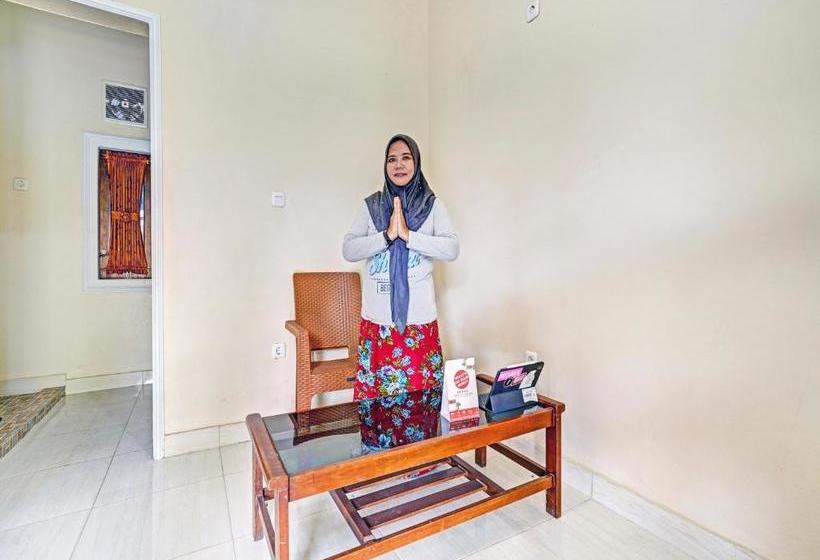 Отель Oyo 90416 Wisma Wayang Ajen