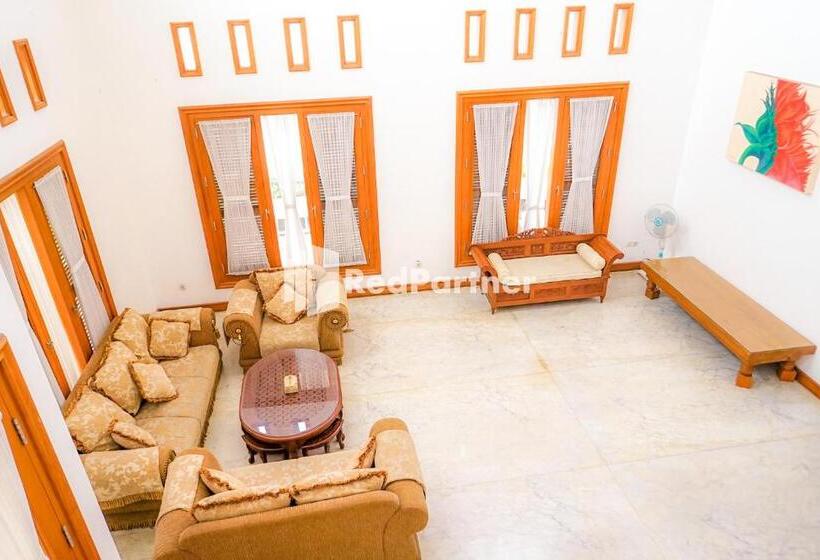 هتل Reddoorz At Daffi Araya