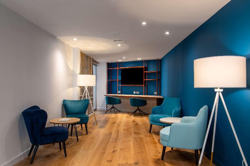 هتل Hampton By Hilton Canterbury