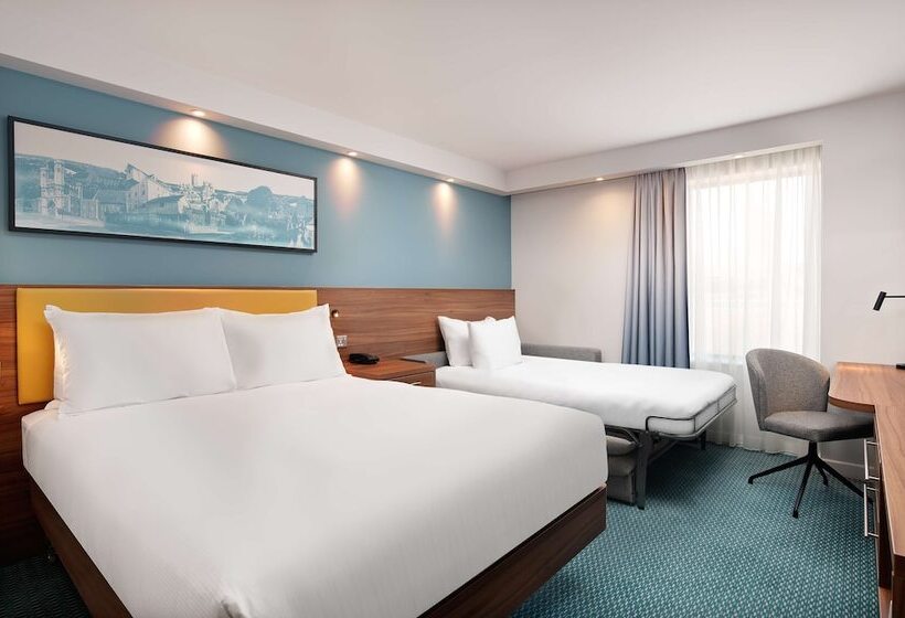 هتل Hampton By Hilton Canterbury