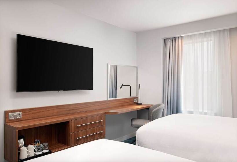 هتل Hampton By Hilton Canterbury