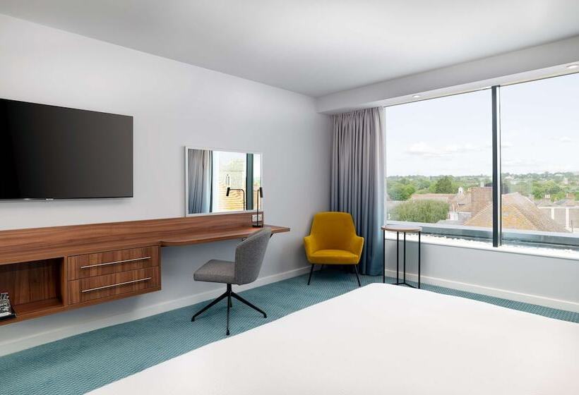 هتل Hampton By Hilton Canterbury