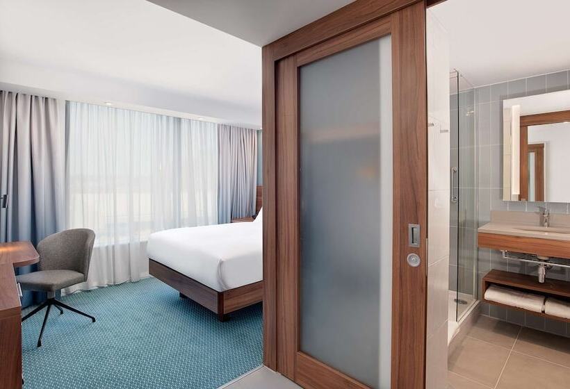 هتل Hampton By Hilton Canterbury