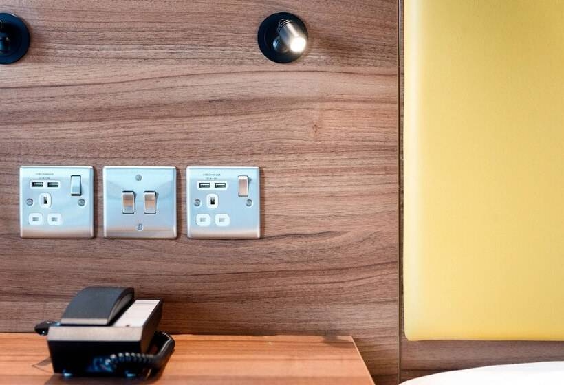 هتل Hampton By Hilton Canterbury