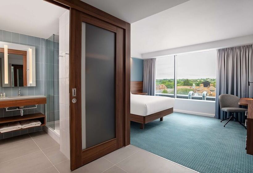 هتل Hampton By Hilton Canterbury