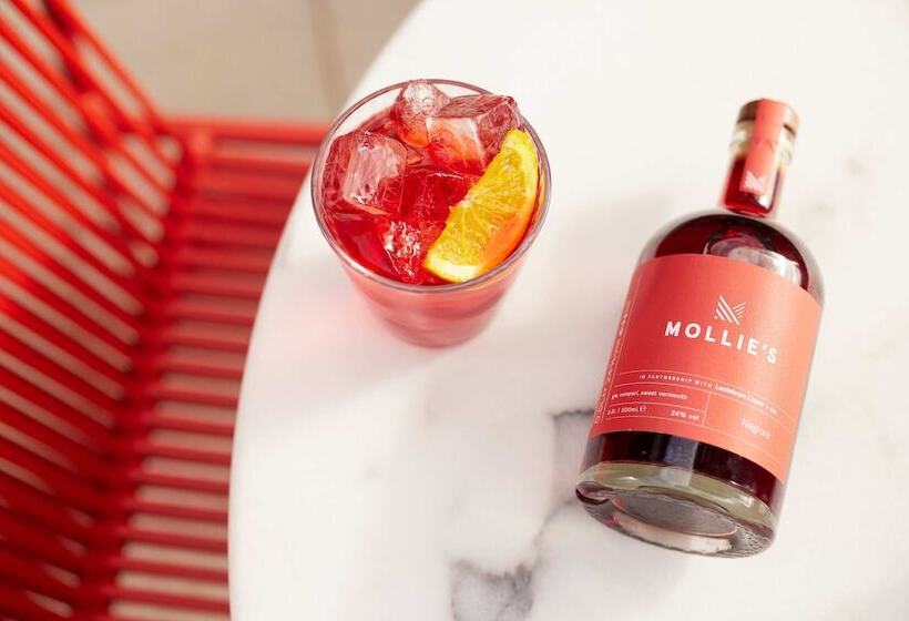 Mollie's Motel & Diner Bristol