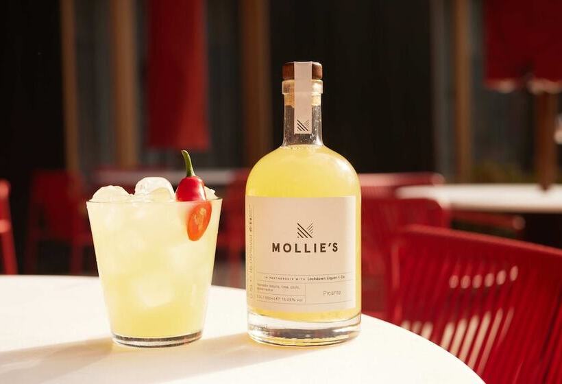 Mollie's Motel & Diner Bristol