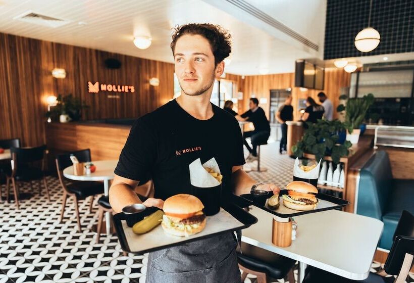 Mollie's Motel & Diner Bristol