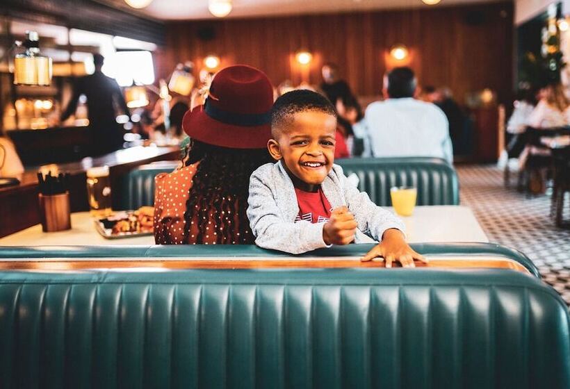Mollie's Motel & Diner Bristol