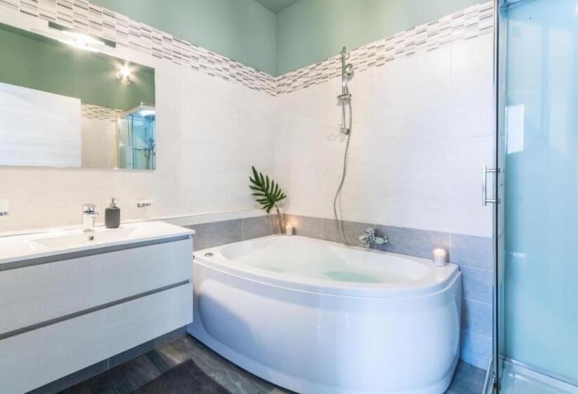 4 Star Bologna Train Station   Self Check In