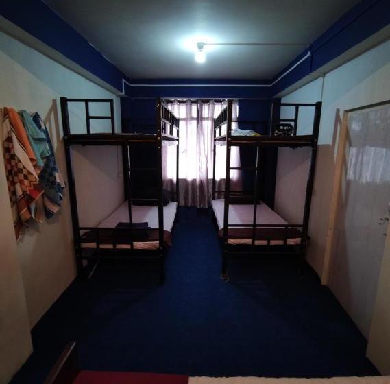 Albergue Bunk And Trails