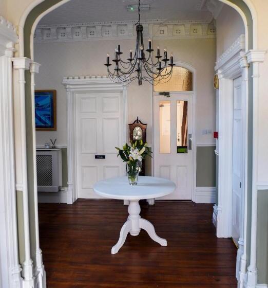 مبيت وإفطار Hillcrest Whitby