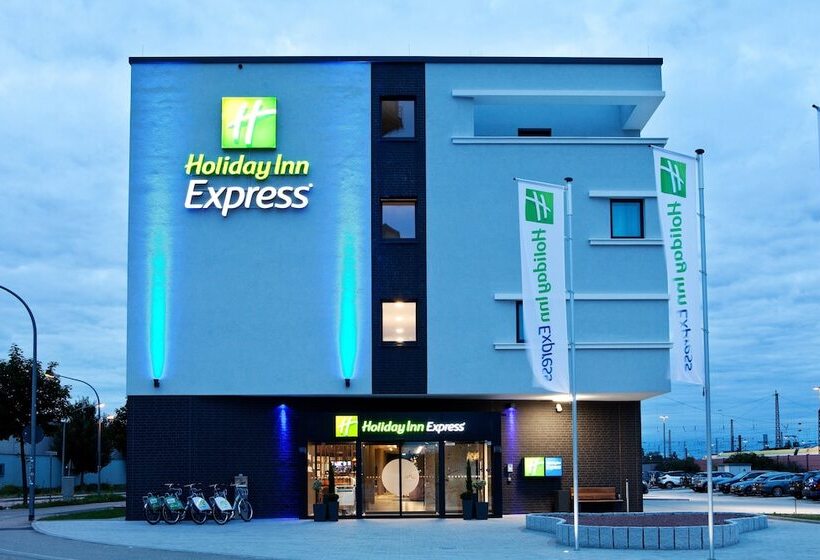 هتل Holiday Inn Express   Offenburg, An Ihg