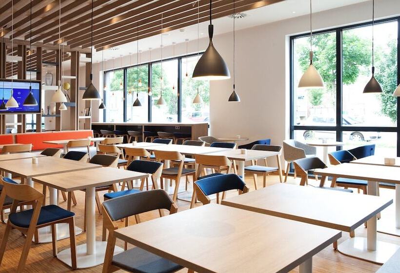هتل Holiday Inn Express   Offenburg, An Ihg