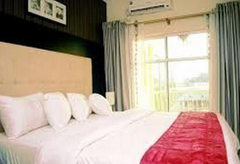 پانسیون Room In Lodge   Hampton Towers Spa