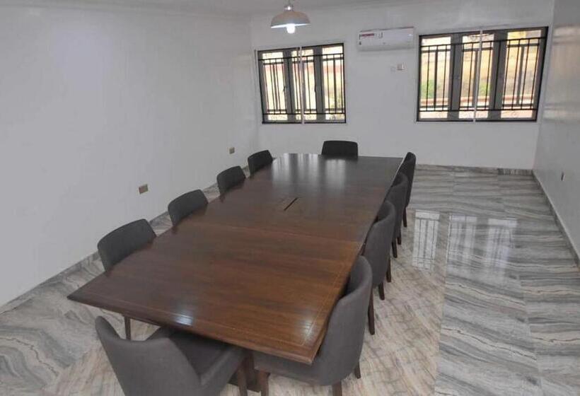 پانسیون Room In Lodge   Royal Signature Suites And Apartments