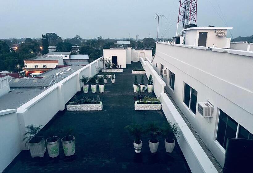 هتل Los Guacamayos La Ceiba