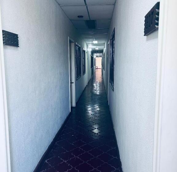 هتل Los Guacamayos La Ceiba
