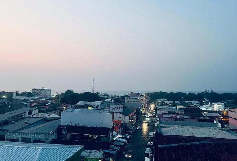 هتل Los Guacamayos La Ceiba