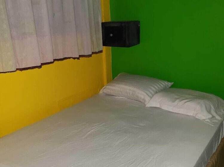 هتل Los Guacamayos La Ceiba