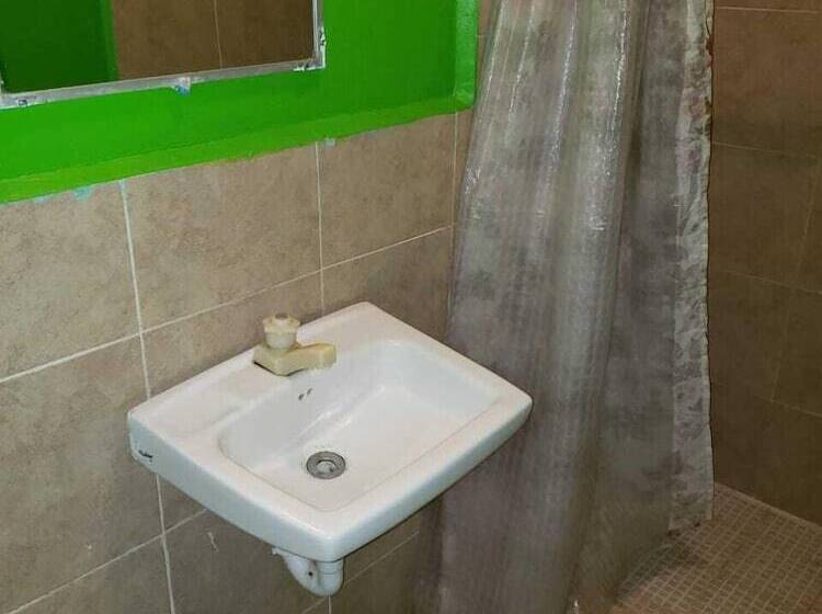 هتل Los Guacamayos La Ceiba