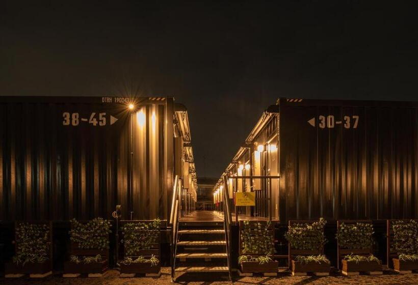فندق R9 The Yard Noda