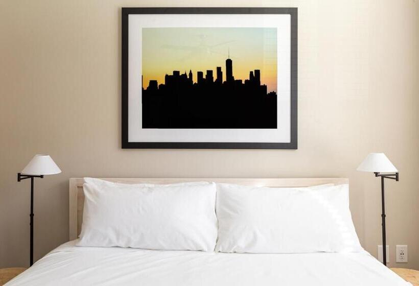 Kasa Freemorewest Charlotte