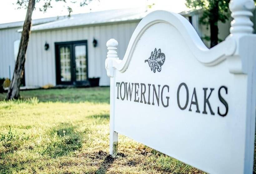 Bed and Breakfast Towering Oaks Event & Retreat Center